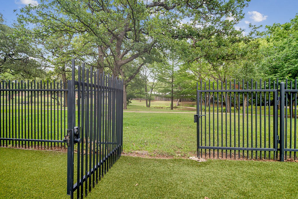 218 E Creekview Dr