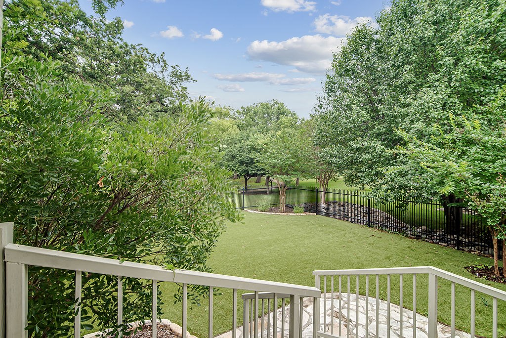 218 E Creekview Dr