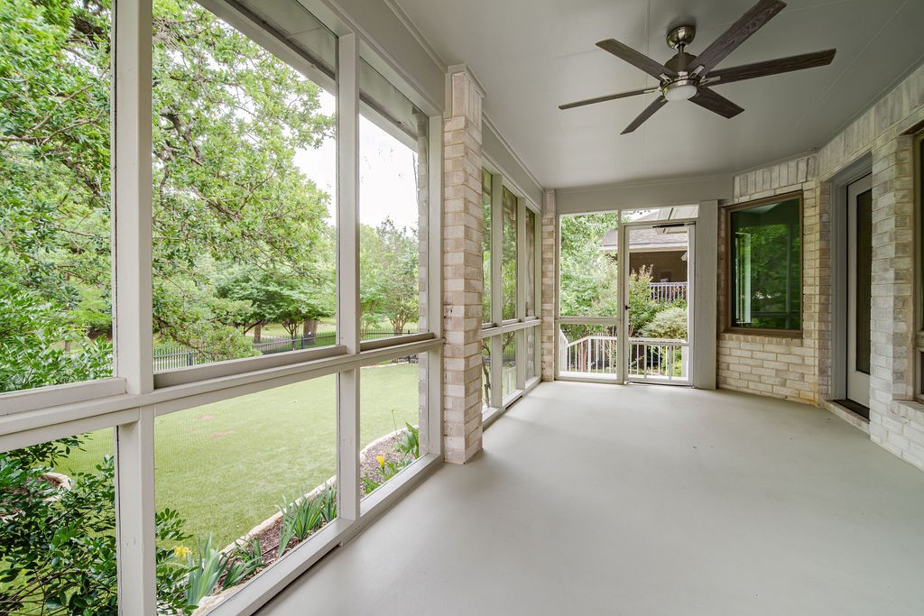 218 E Creekview Dr