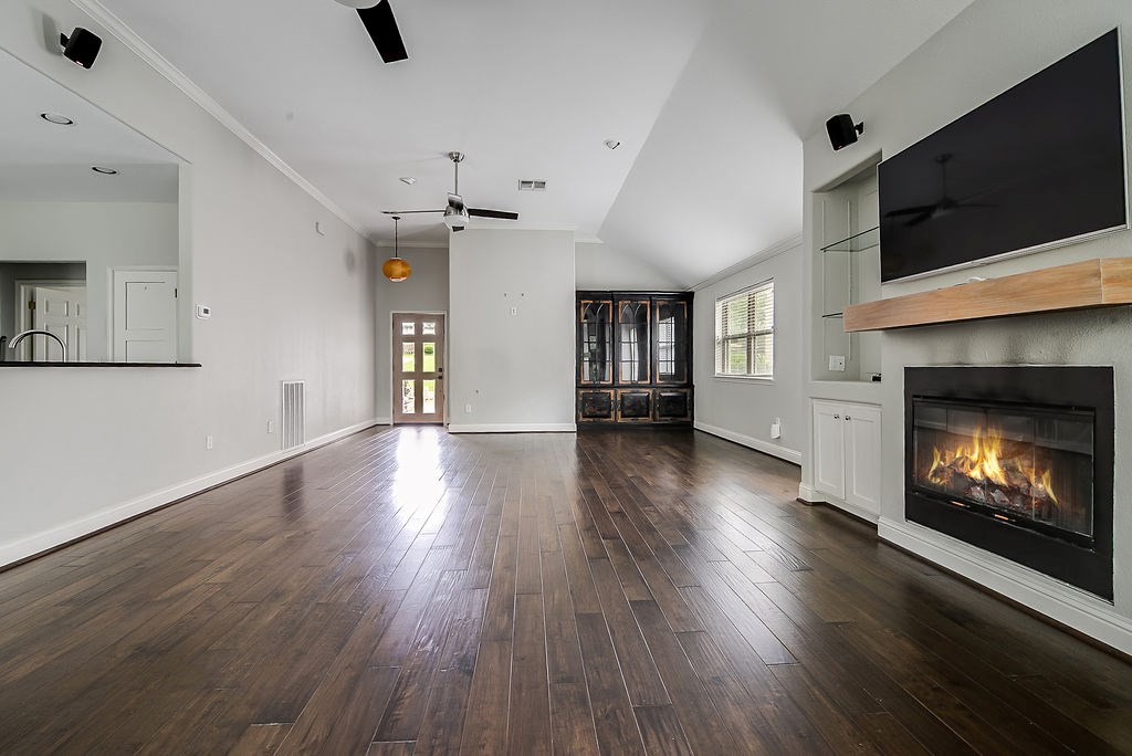 218 E Creekview Dr