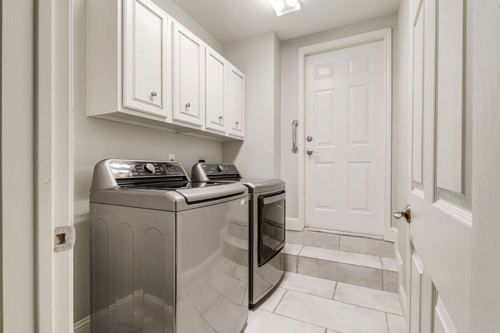 218 E Creekview Dr