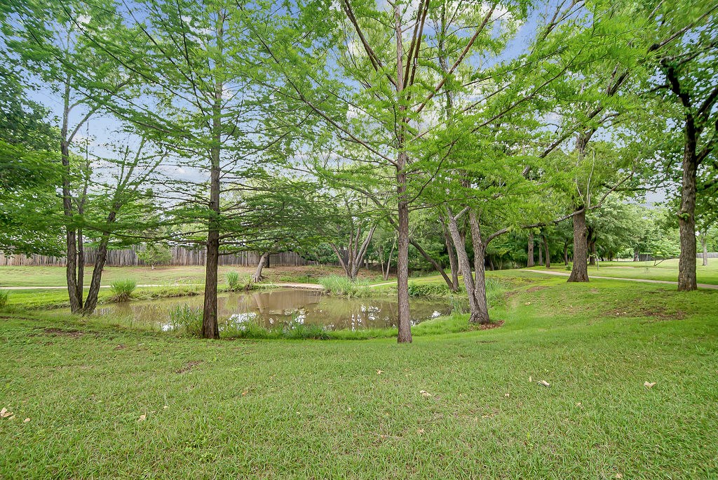 218 E Creekview Dr