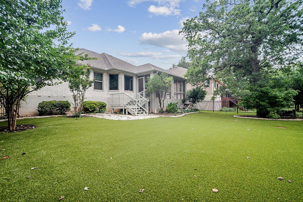 218 E Creekview Dr