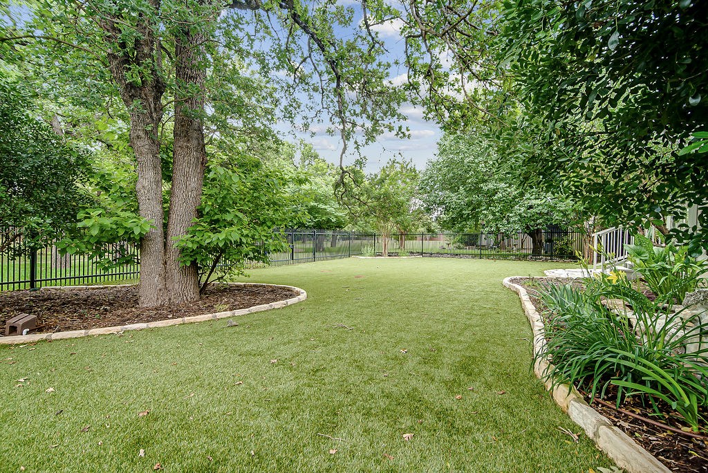 218 E Creekview Dr