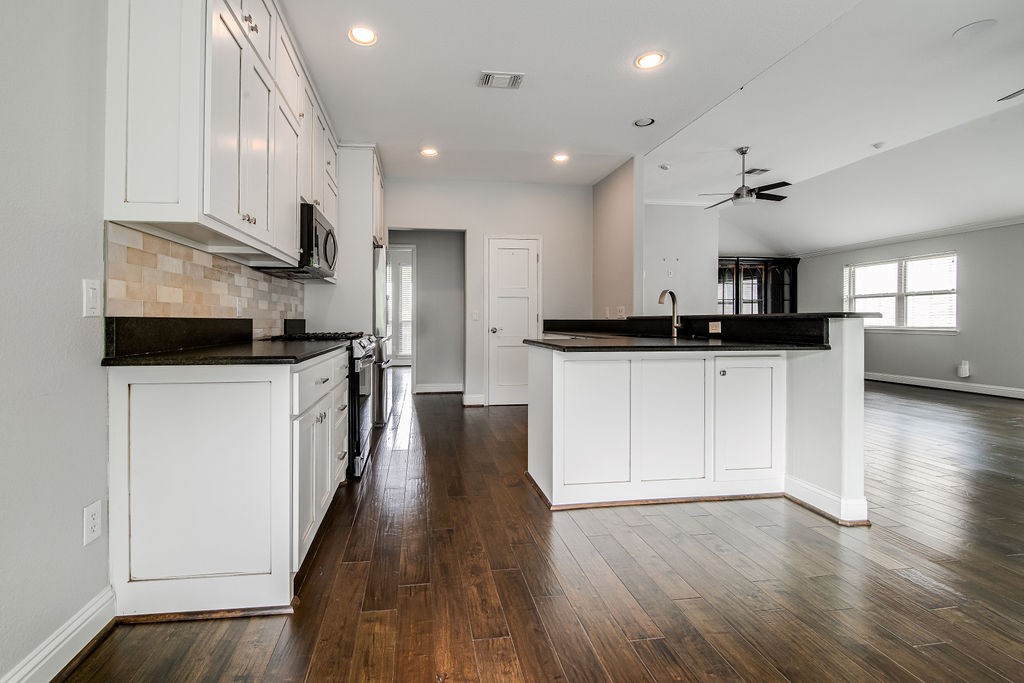 218 E Creekview Dr