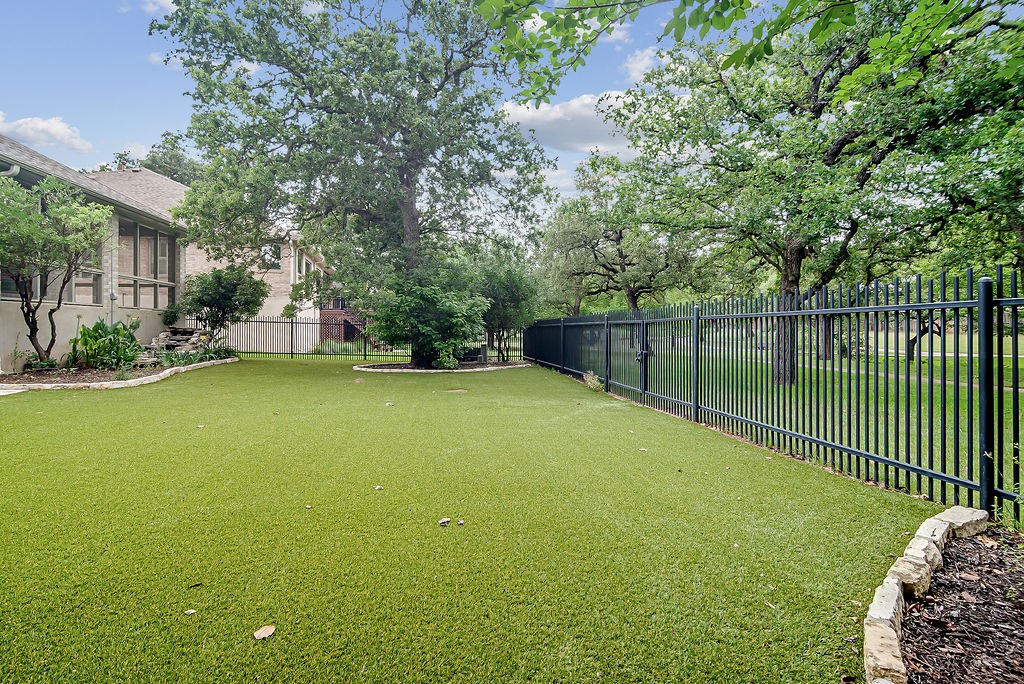 218 E Creekview Dr