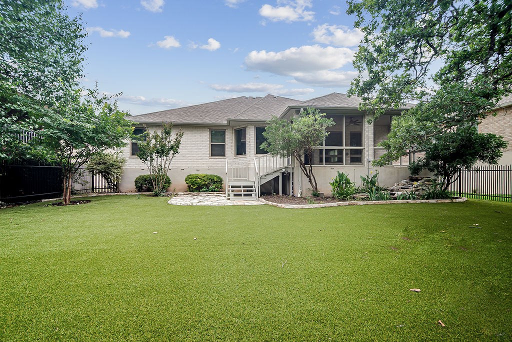 218 E Creekview Dr