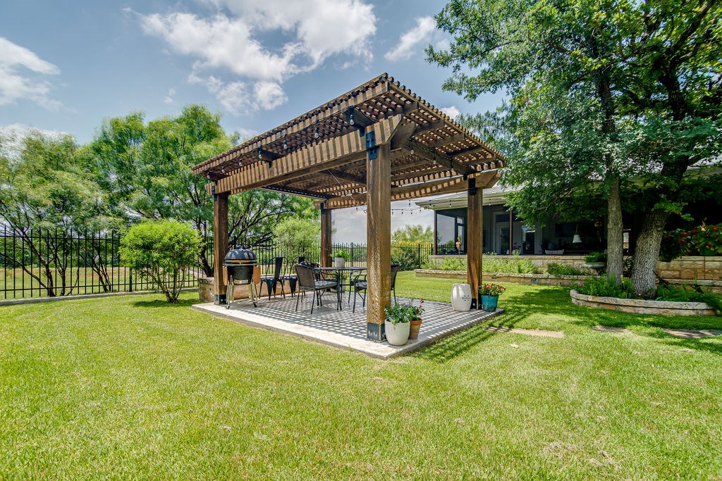2219 Stone Meadow
