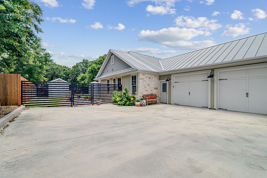 2219 Stone Meadow