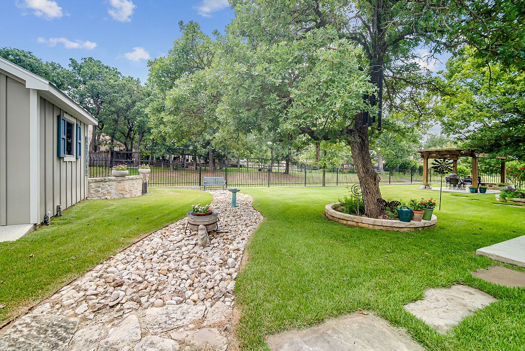 2219 Stone Meadow