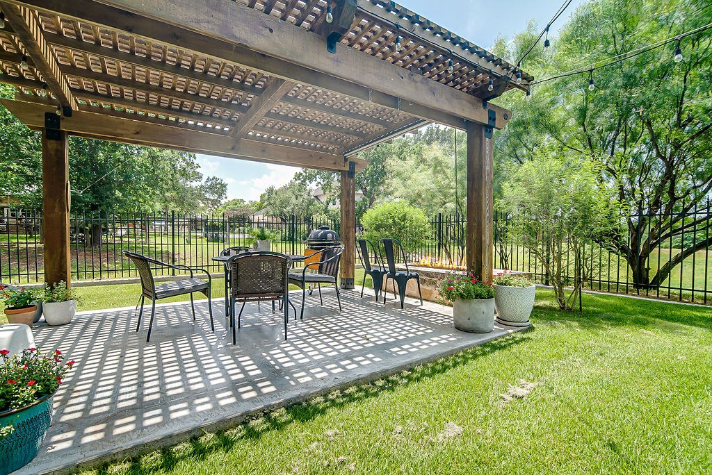 2219 Stone Meadow