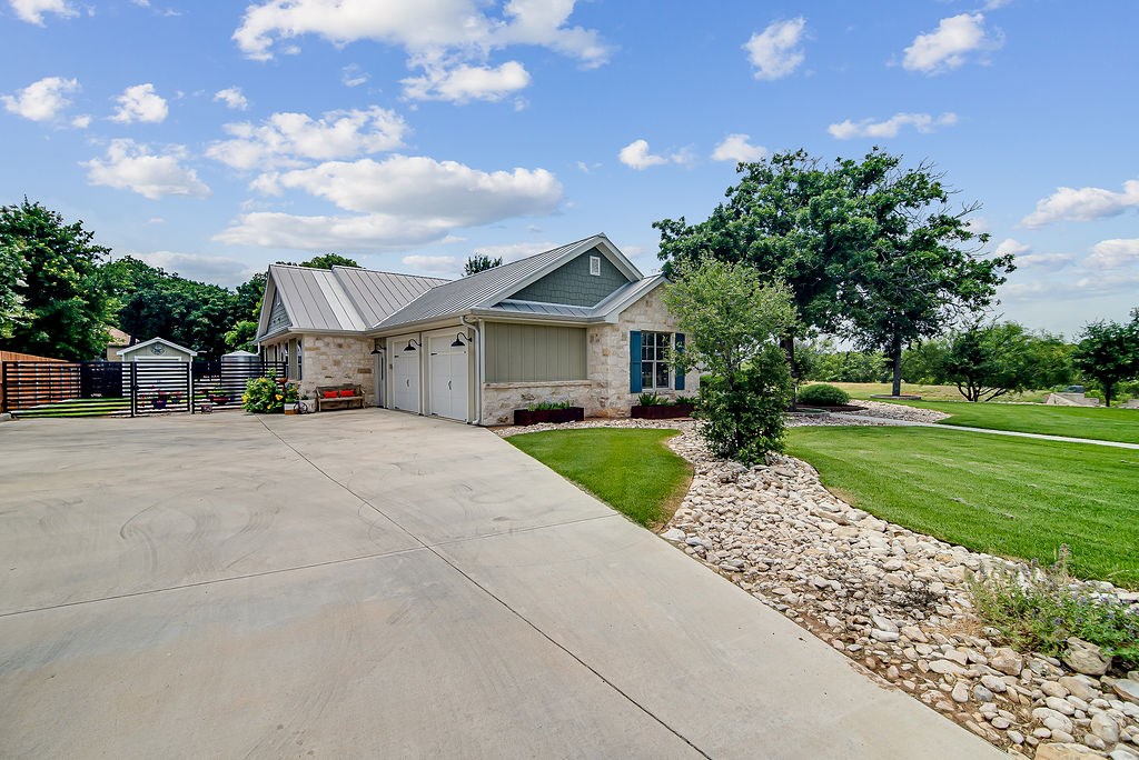 2219 Stone Meadow