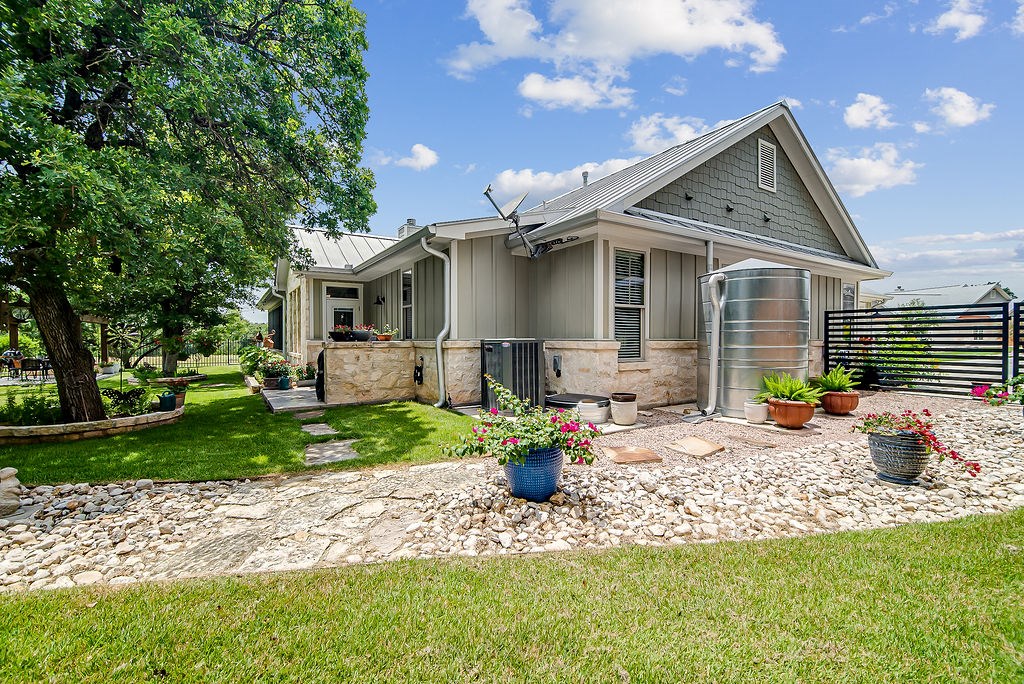 2219 Stone Meadow