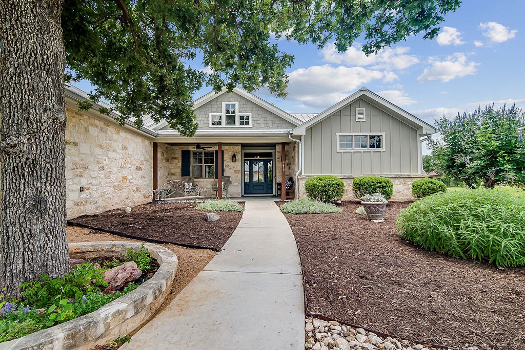 2219 Stone Meadow