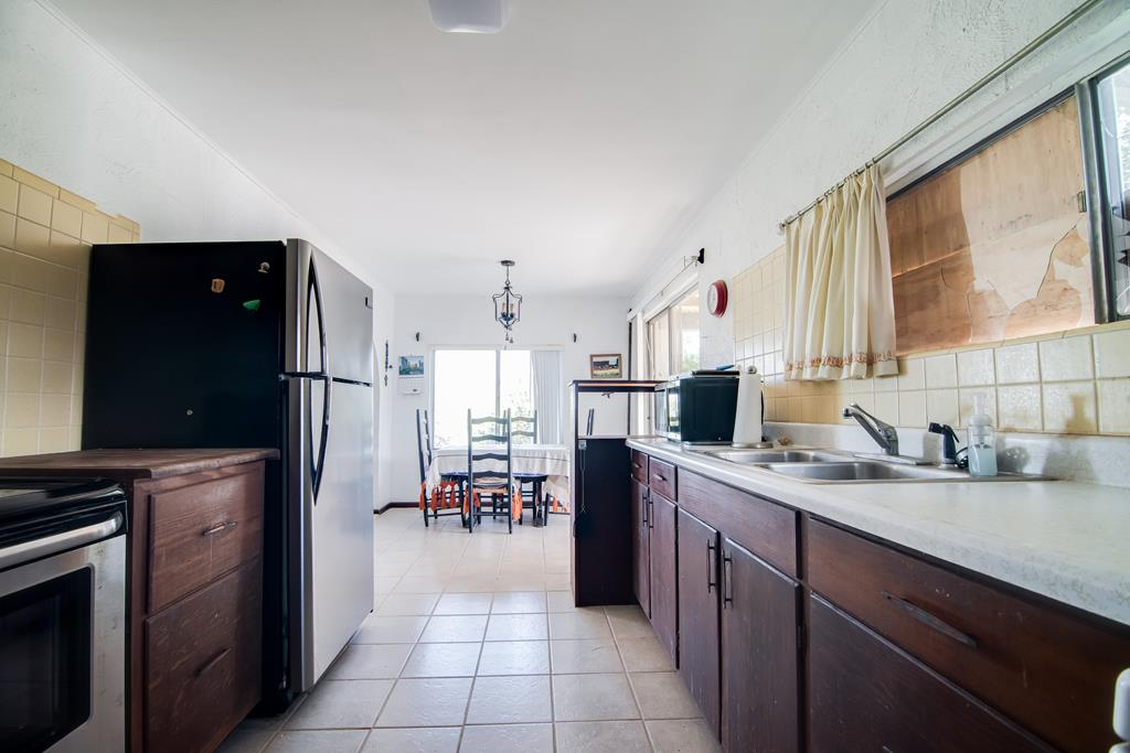 999 Royal Oaks Loop