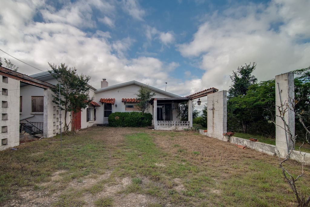 999 Royal Oaks Loop