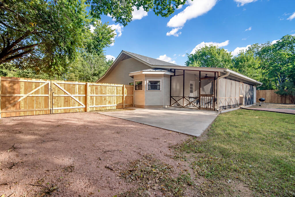 405 Sunset St