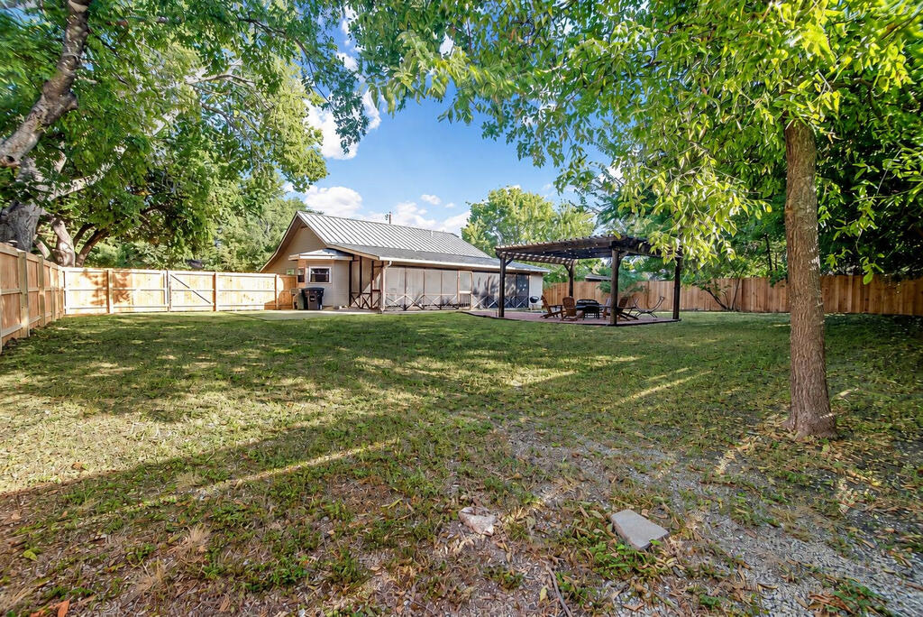 405 Sunset St