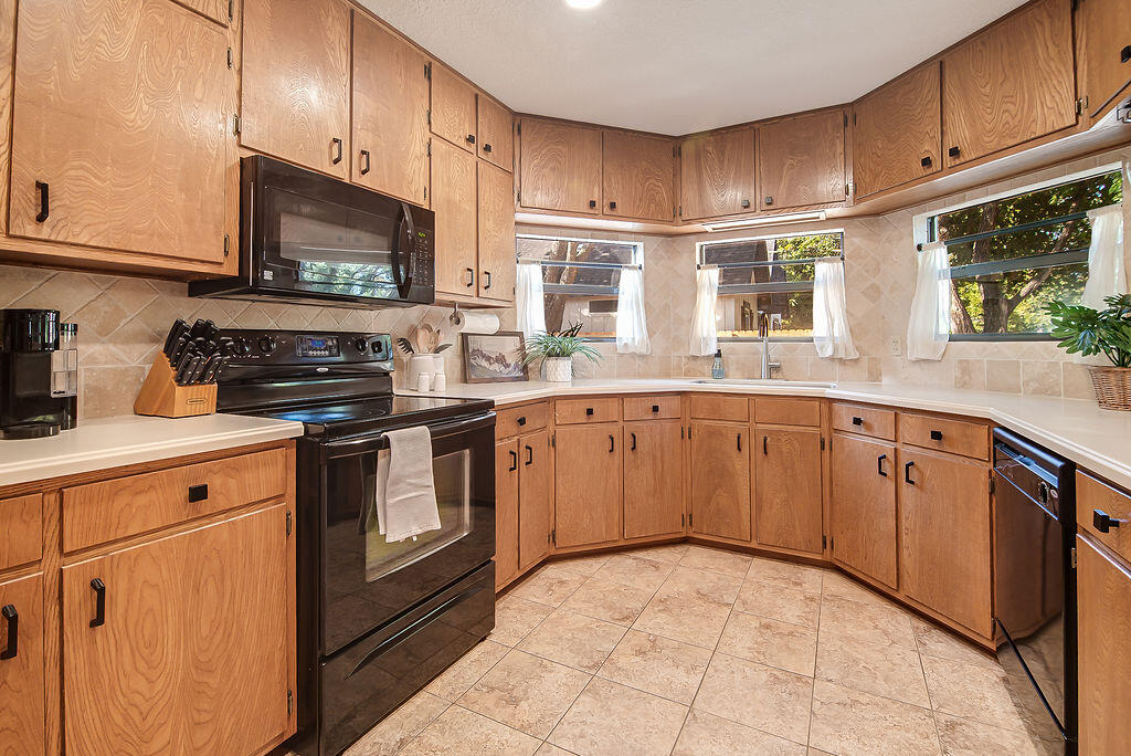 405 Sunset St
