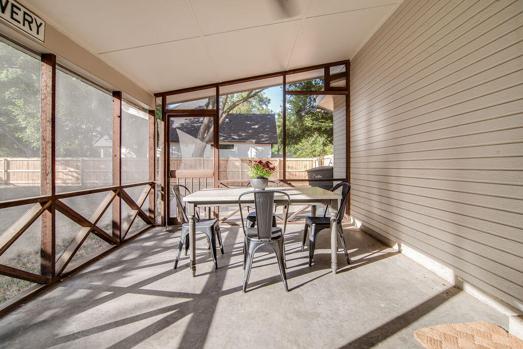 405 Sunset St
