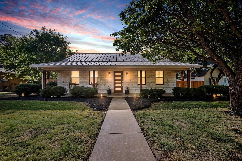 405 Sunset St
