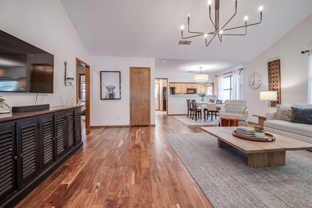405 Sunset St