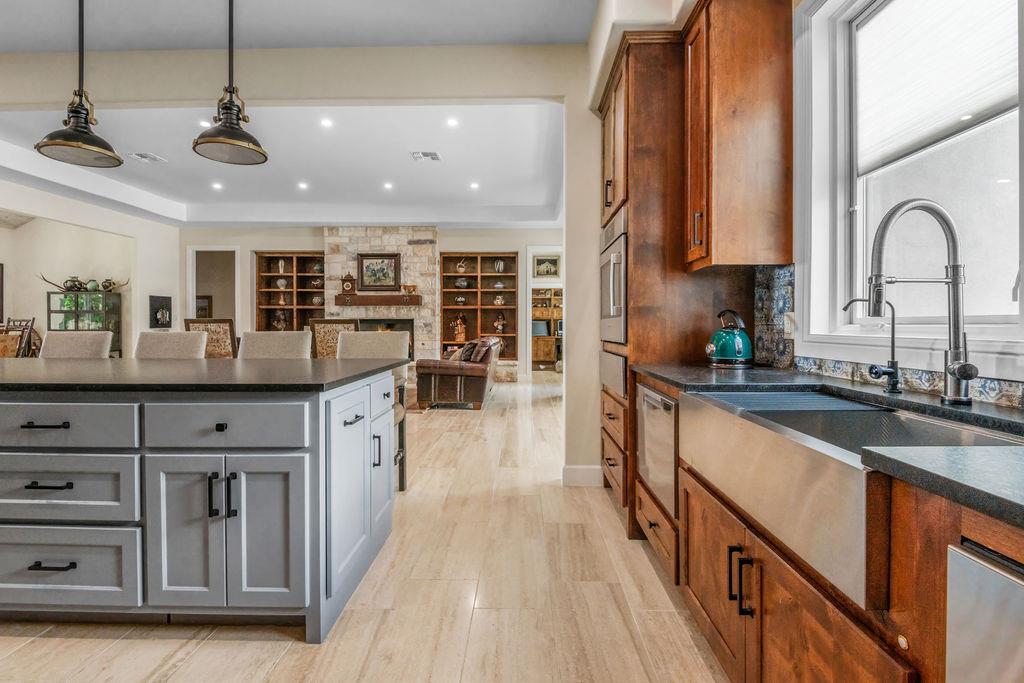 303 Ellebracht Dr