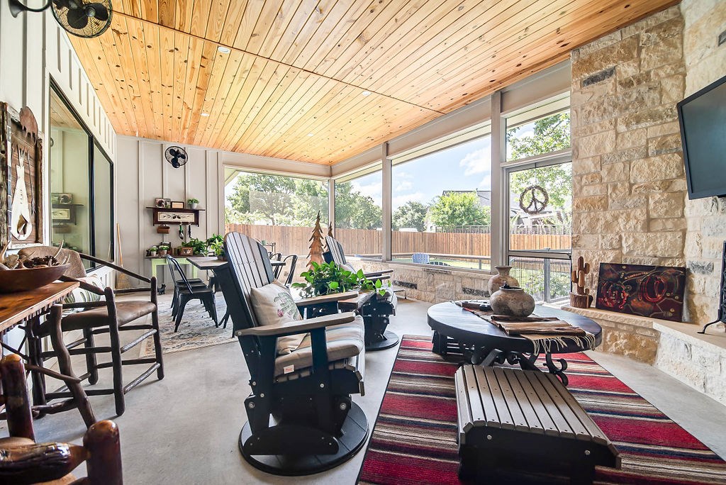 303 Ellebracht Dr