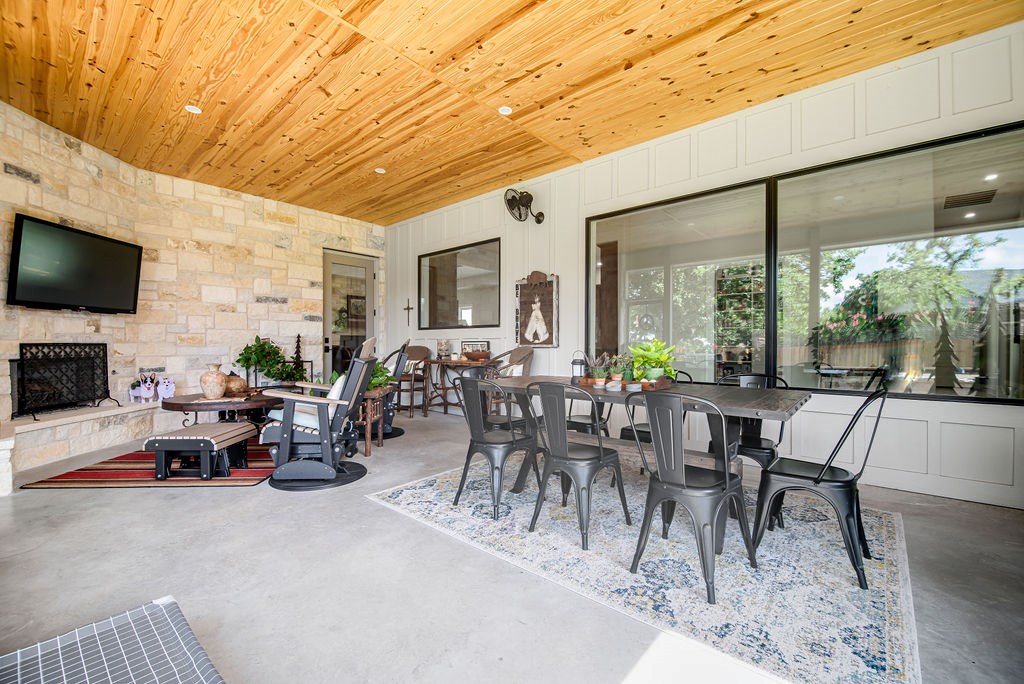 303 Ellebracht Dr