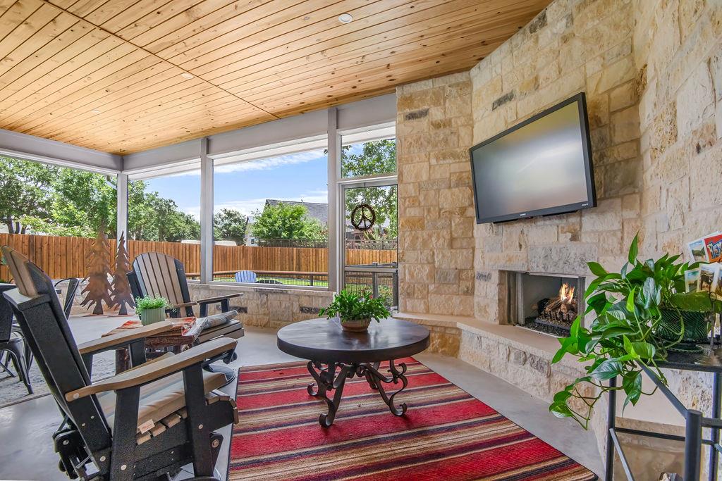 303 Ellebracht Dr