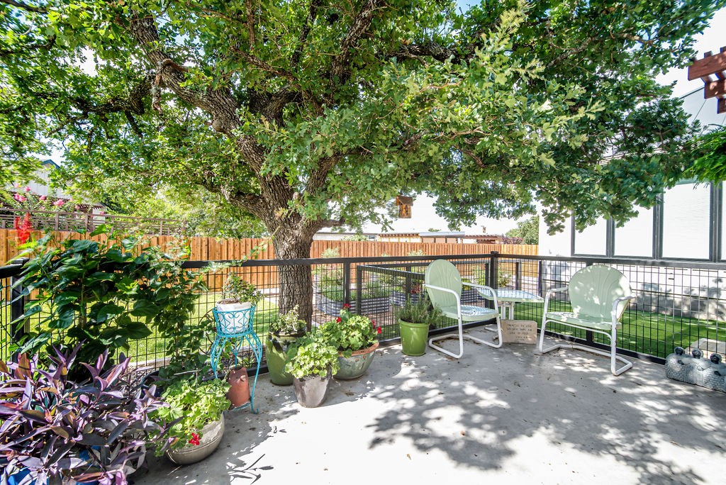 303 Ellebracht Dr