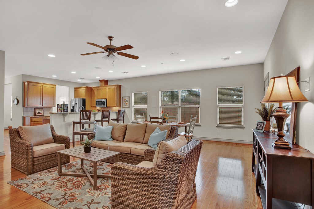 1725 Cherrywood Dr