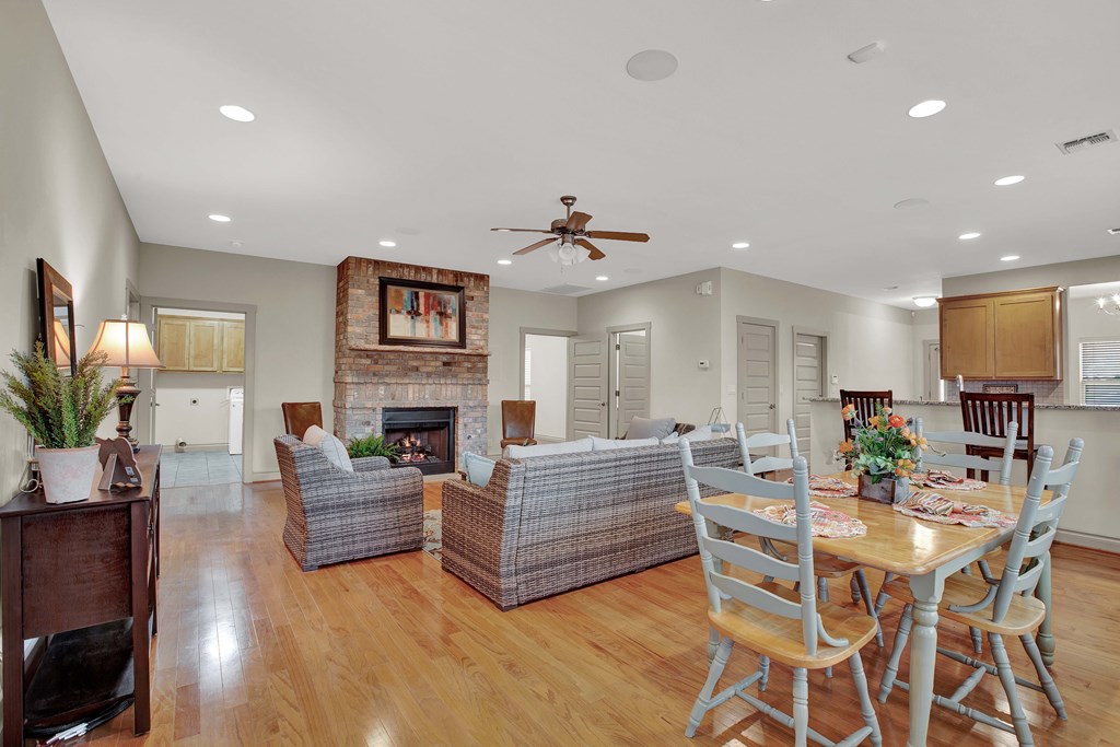 1725 Cherrywood Dr