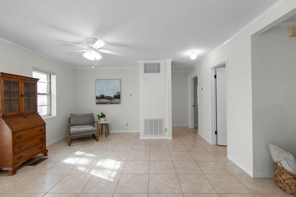 208 Crestwood Dr