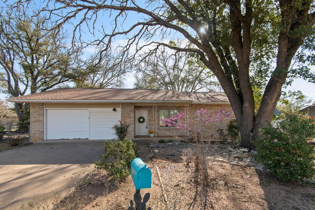 208 Crestwood Dr