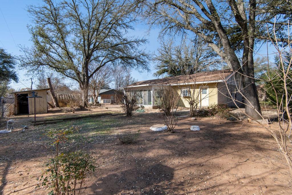 208 Crestwood Dr