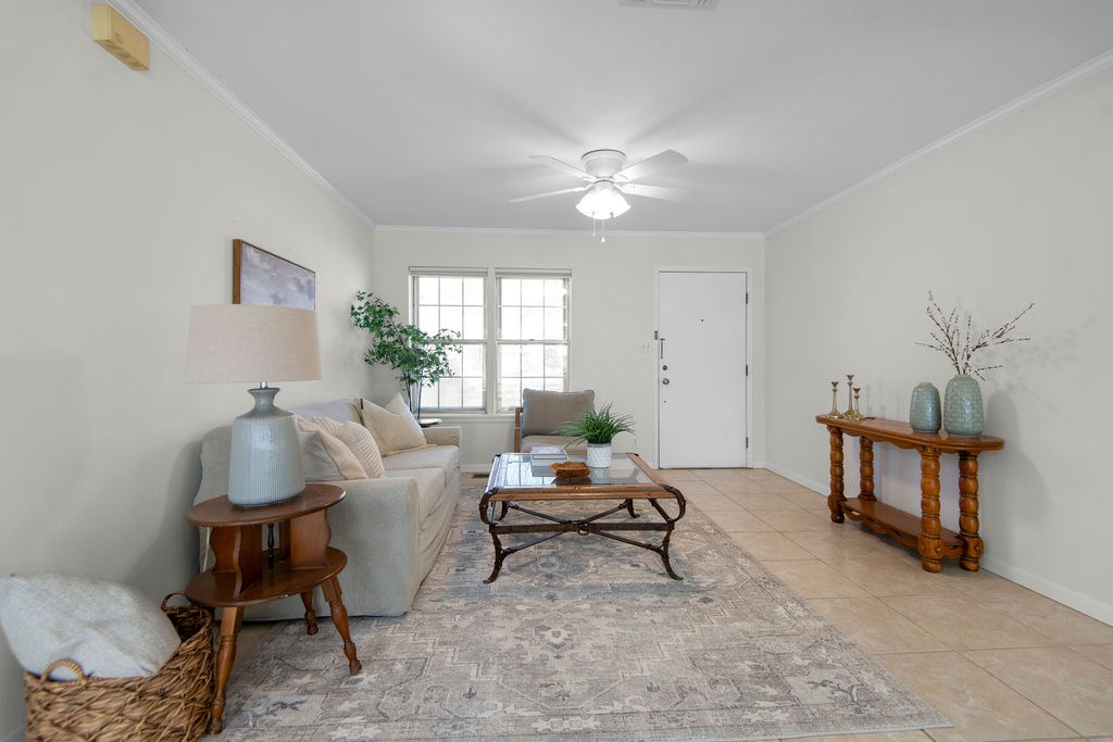208 Crestwood Dr
