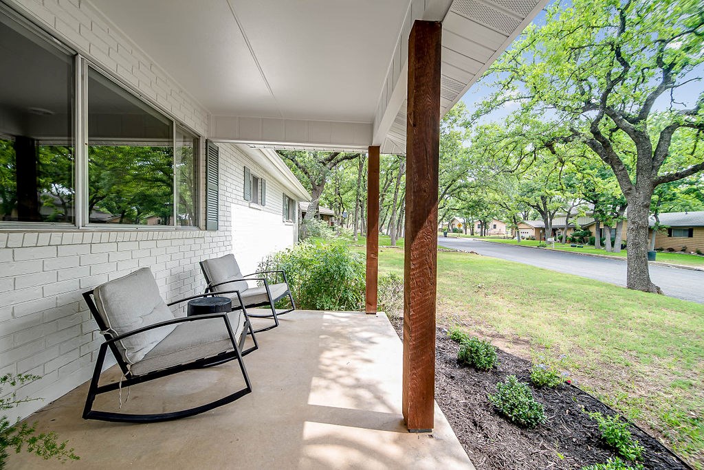 305 Tanglewood Dr