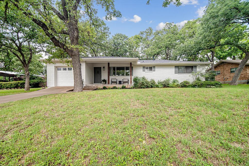 305 Tanglewood Dr