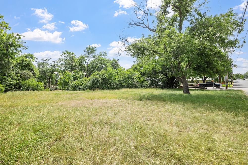 201 E Schubert St, Fredericksburg