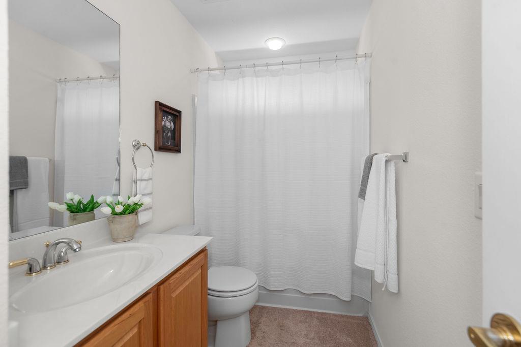 208 E Creekview Dr