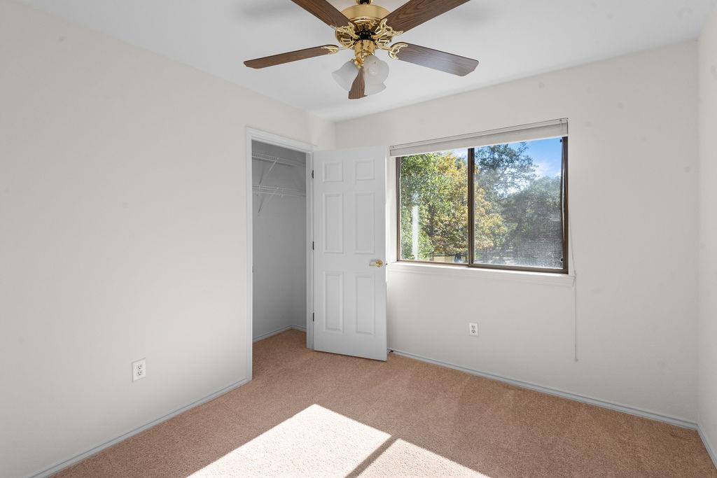 208 E Creekview Dr