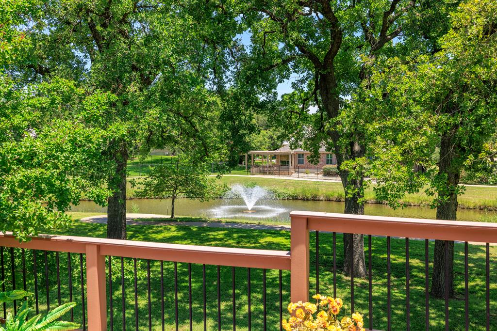 208 E Creekview Dr