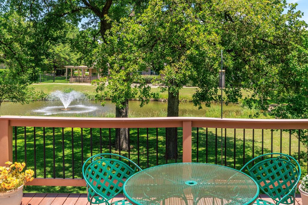 208 E Creekview Dr