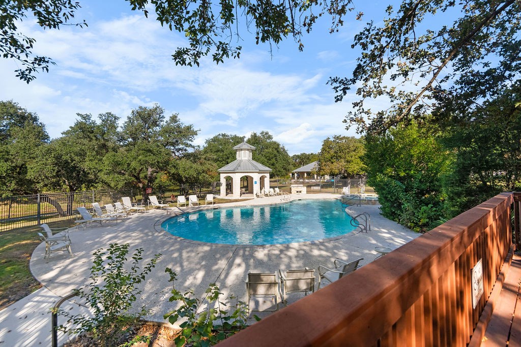 208 E Creekview Dr