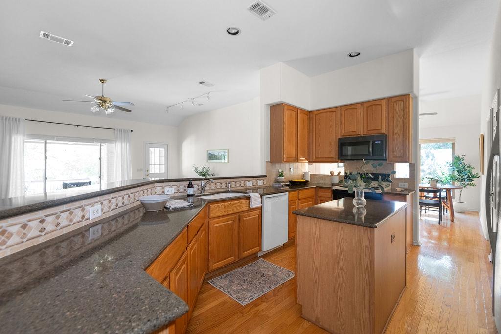 208 E Creekview Dr