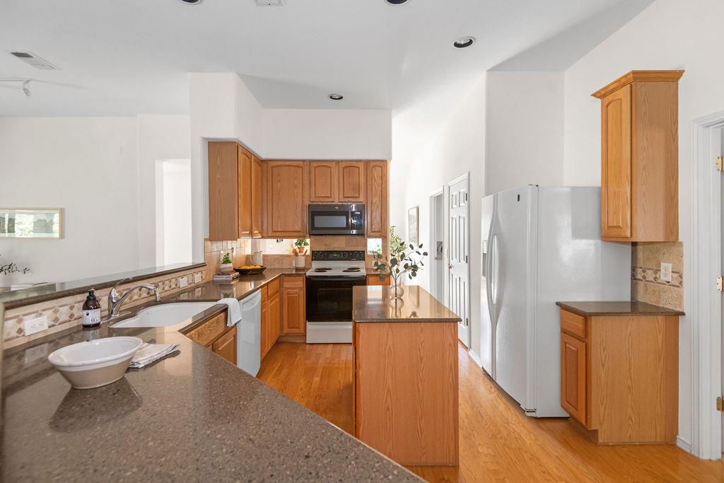 208 E Creekview Dr