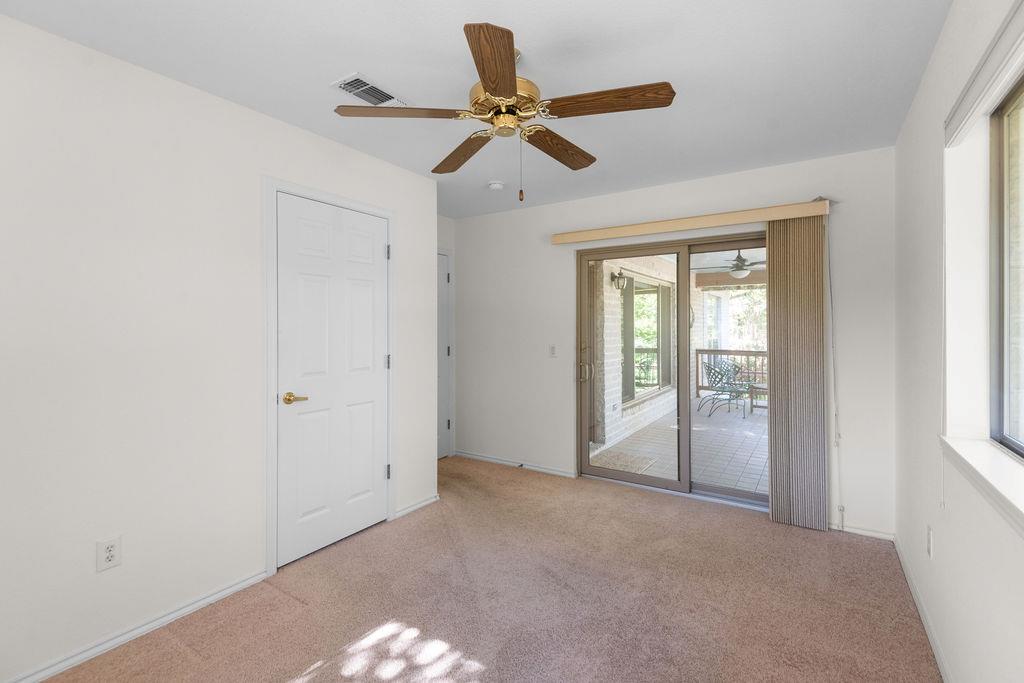 208 E Creekview Dr