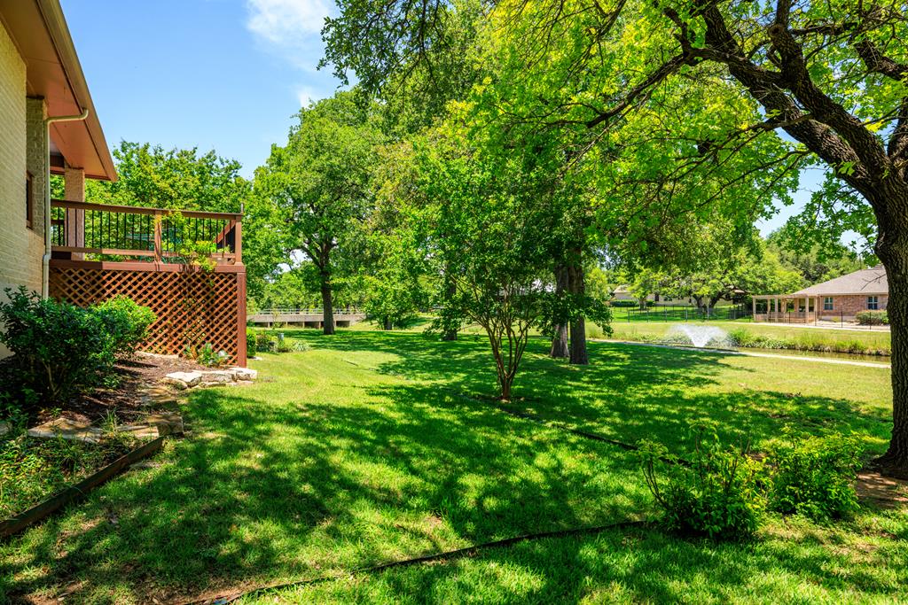 208 E Creekview Dr