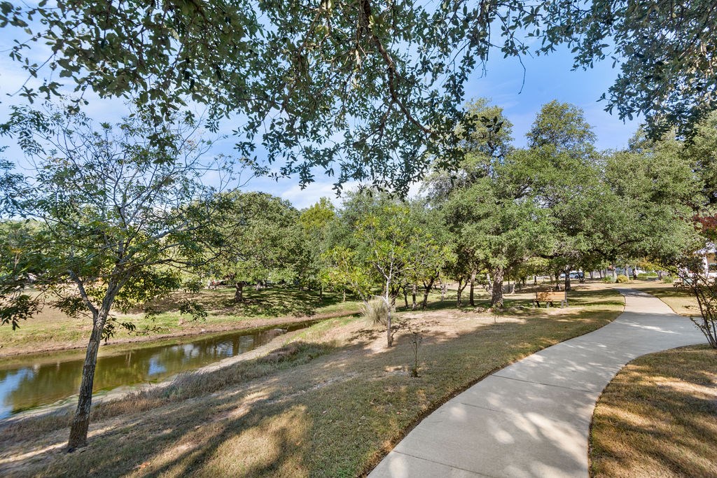 208 E Creekview Dr